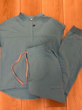 UNIS Scrubs Set Small Top Medium Bottoms Blue Pink Drawstring Wrinkle Free
